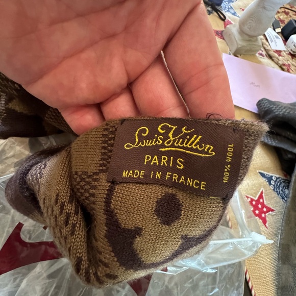 Louis Vuitton Scarf and Beanie Set - Picture 2 of 2